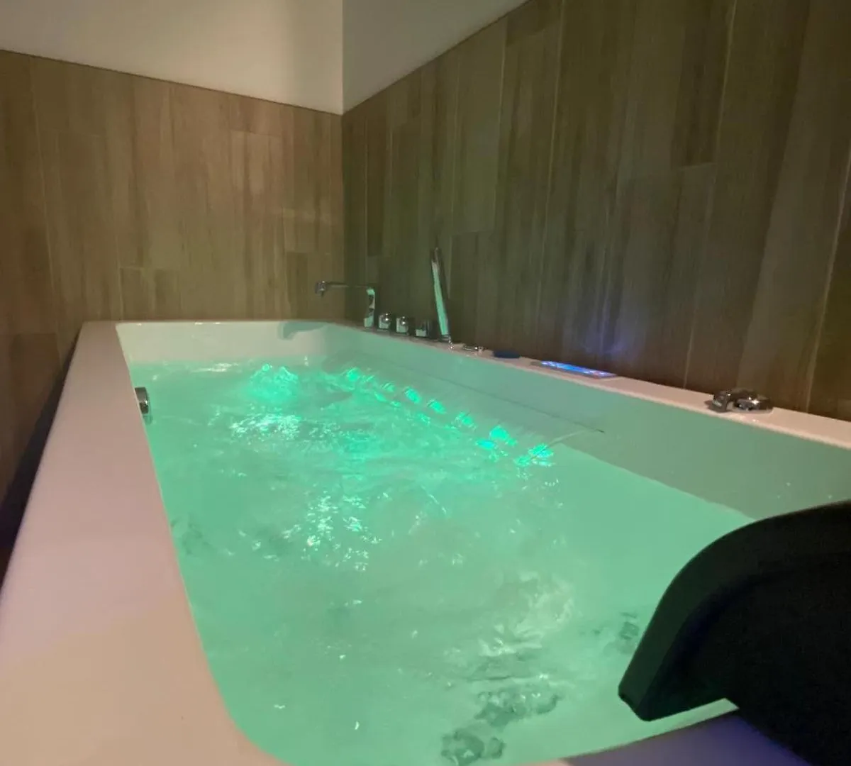 L'Atelier, Sauna & Spa Riorges Appartamento